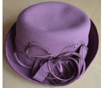 Fialový klobouk